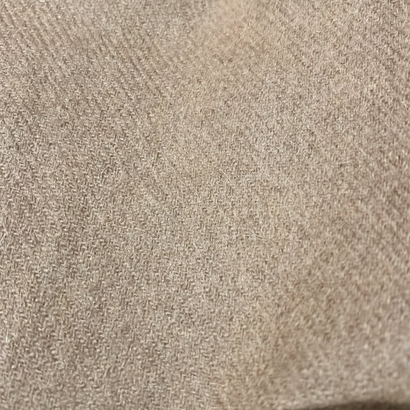 Club Room Luxurious 100% Cashmere Fringed Tan or Camel Colored Scarf 60" x 12" - Picture 9 of 9